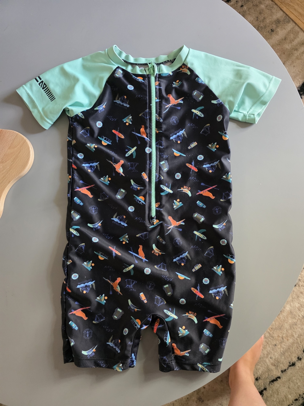 Nano Mint Sleeve Short-Sleeve One-Piece Rashguard with Surf Print